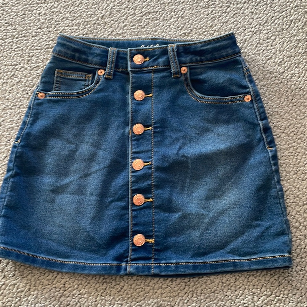 Girls Cat & Jack denim skirt size medium 7/8